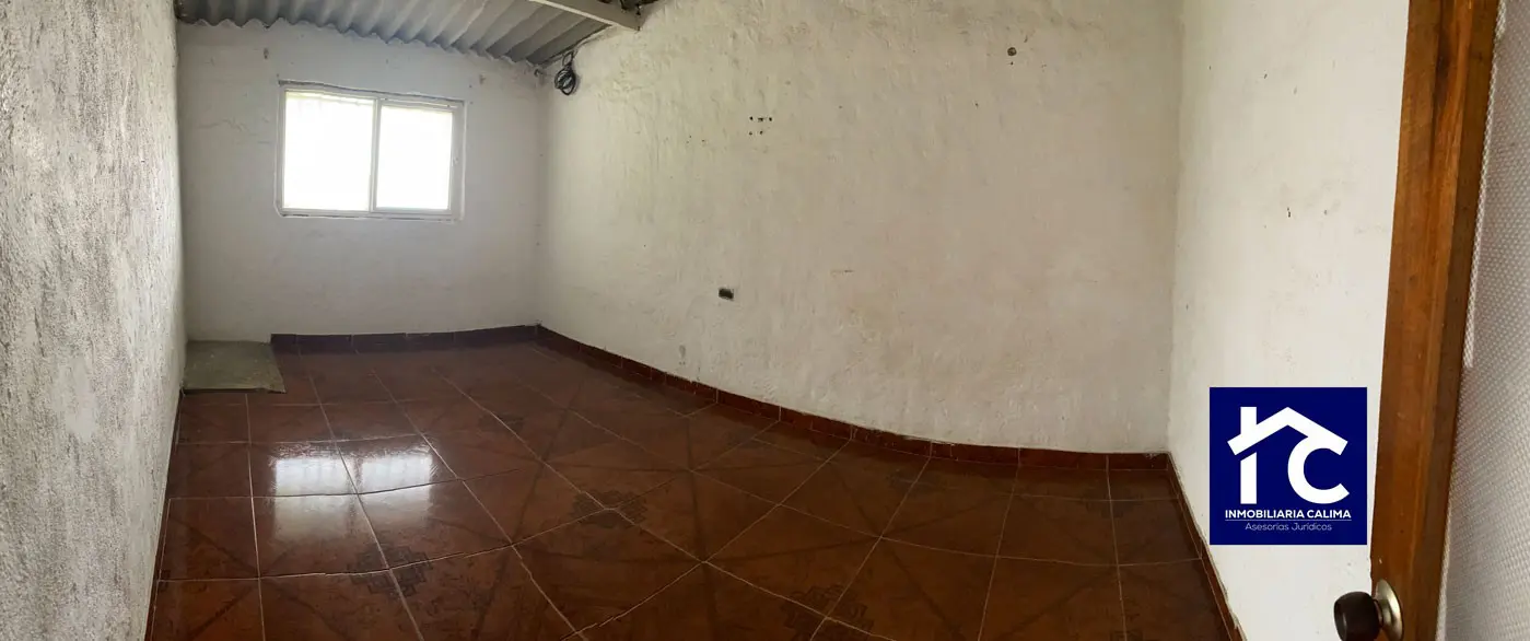 Lote Casa de 2 pisos con entradas independientes